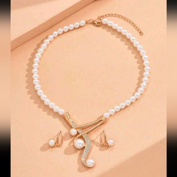 #126. Circular Faux Pearl Necklace & Geometric Circular Faux Pearl Earrings - Picture 2 of 4